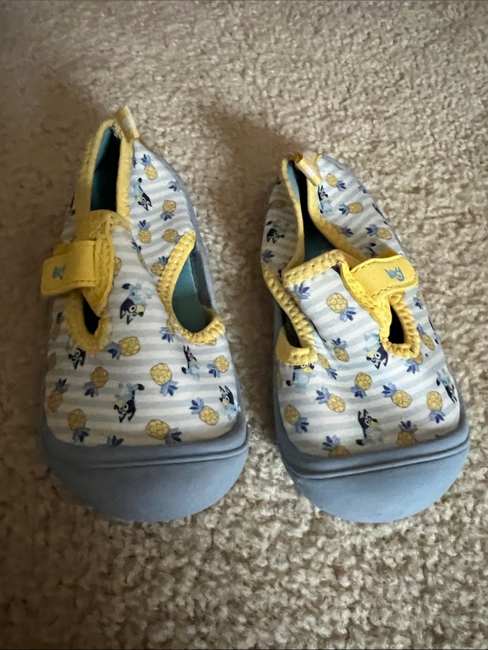 Toddler size 7-8 Kids Pineapple Print Water-Ready Shoes in Yellow and Light Blue
